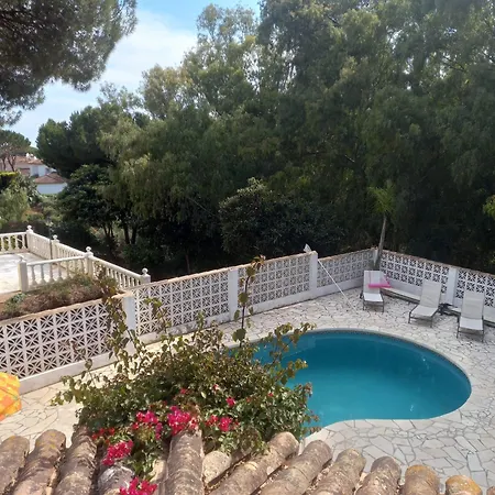 Beautiful 3-Bed Villa In Mijas Calahonda Vila