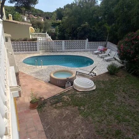 Beautiful 3-Bed Villa In Mijas Calahonda Vila
